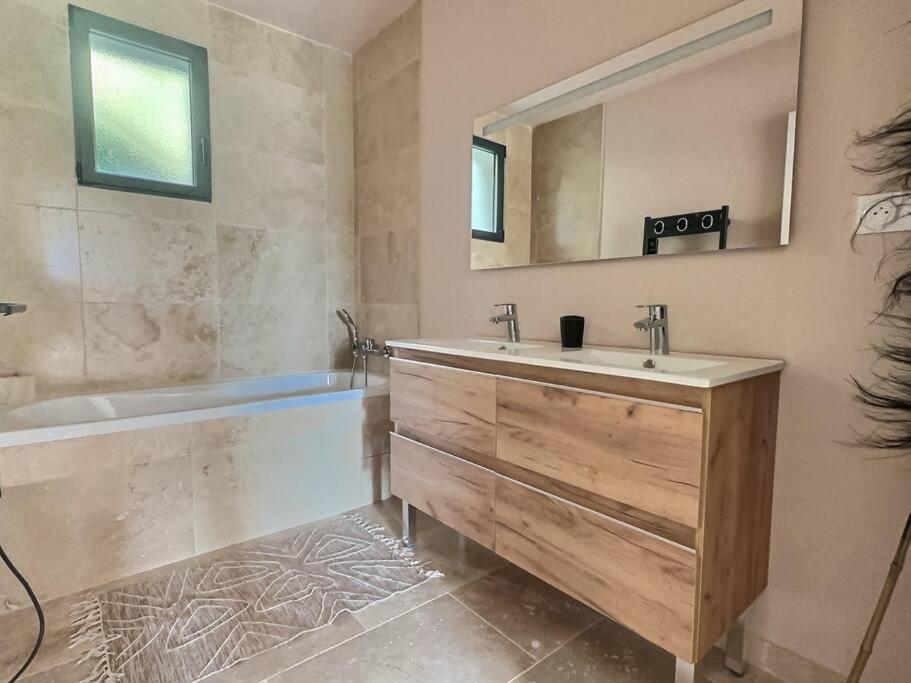 Villa Sous Le « Figuier » Cornillon-Confoux Esterno foto