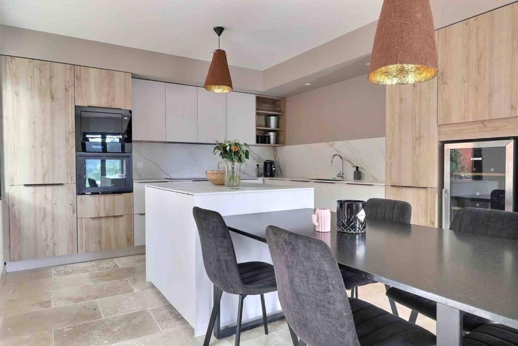 Villa Sous Le « Figuier » Cornillon-Confoux Esterno foto